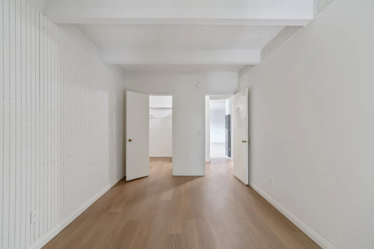 교통편리하고 안전한 한인타운 3BD + 2PK + 2BA 월 2,900불 한달 Free
					3 Bed
					Los Angeles's preview 2