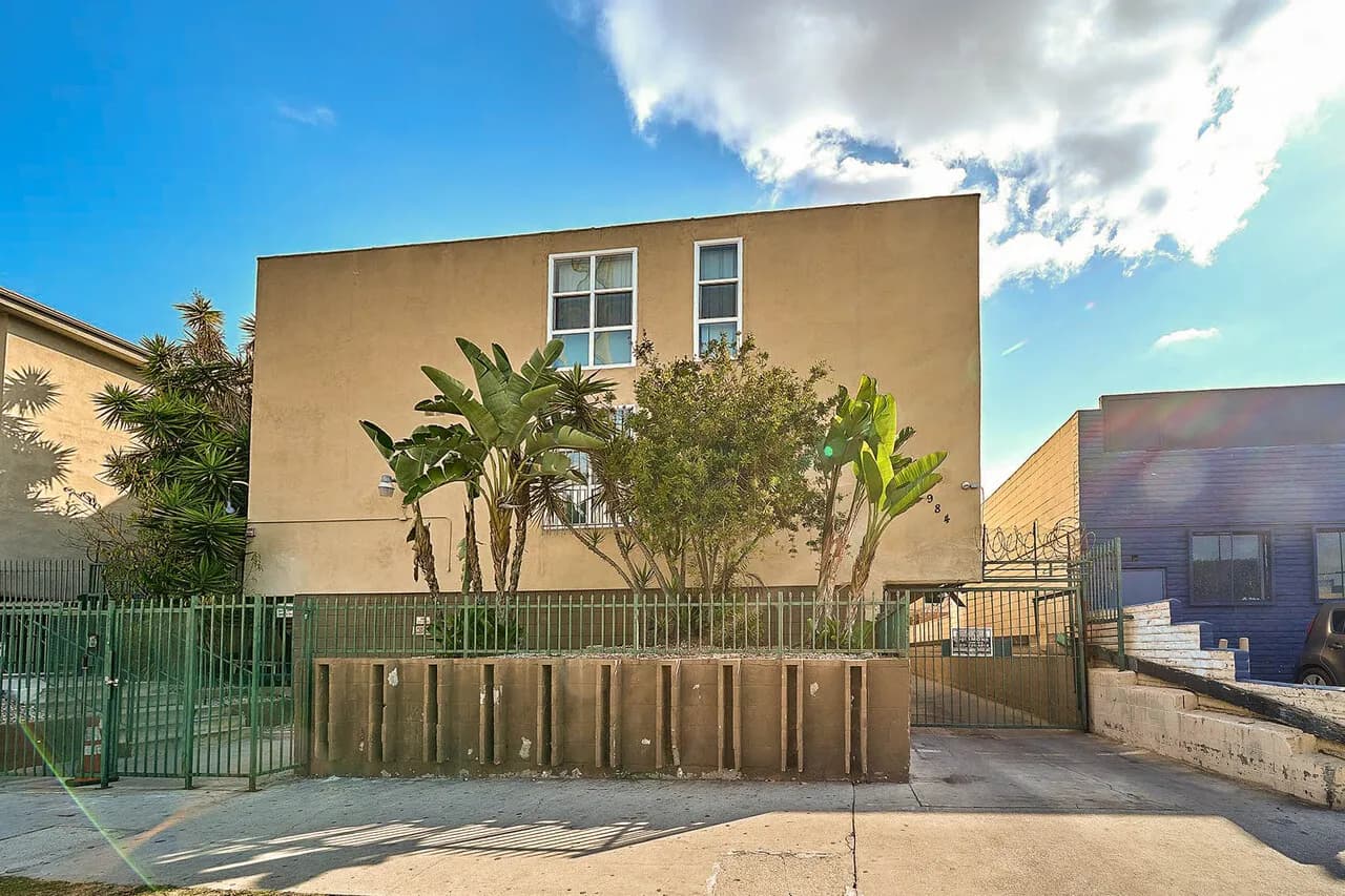 한인타운 , 환하고 밝은 큰 방1 화1, 파킹1, $1650,
					1 Bed
					Los Angeles's preview 0