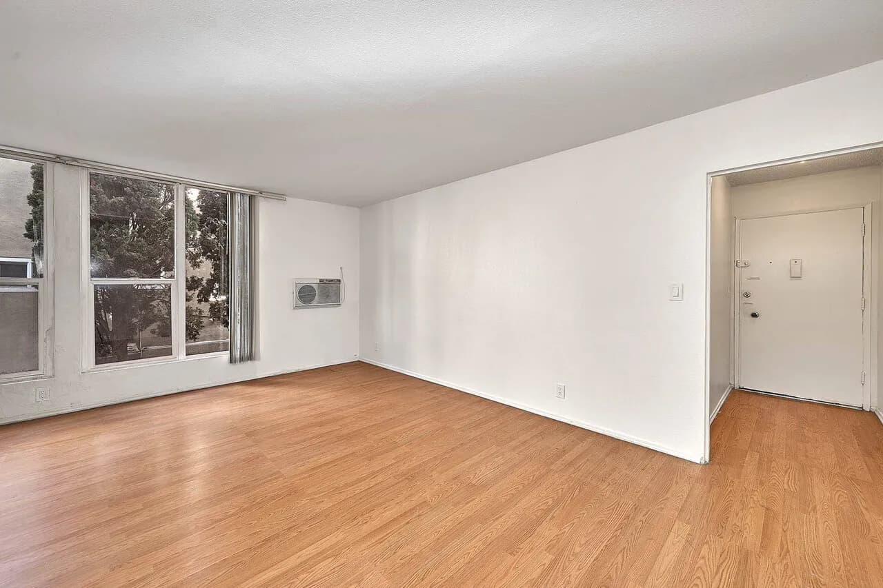 한인타운 , 환하고 밝은 큰 방1 화1, 파킹1, $1650,
					1 Bed
					Los Angeles's preview 2