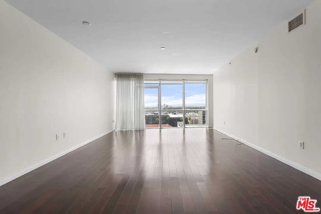 한인타운 마당몰 앞 고층 최고급 콘도 2Beds/2Baths/2Parking
					아파트
					한타koreatown's preview 3