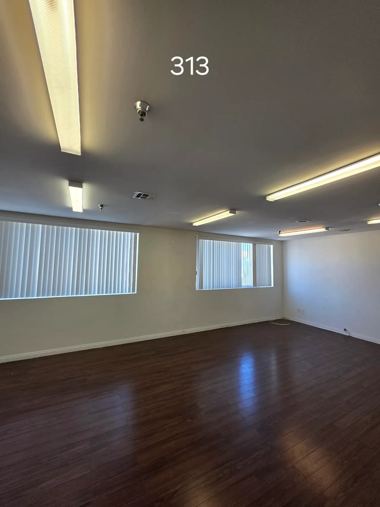 LA 코리아타운 6가 오피스 리스 (608 sq ft)
					오피스
					Los Angeles's preview 0
