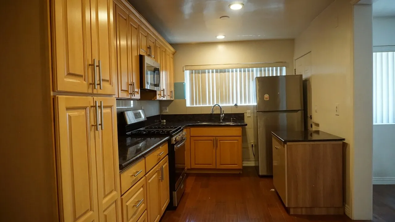 한인타운 3 bed 2 bath 렌트
					아파트
					Los Angeles's preview 3