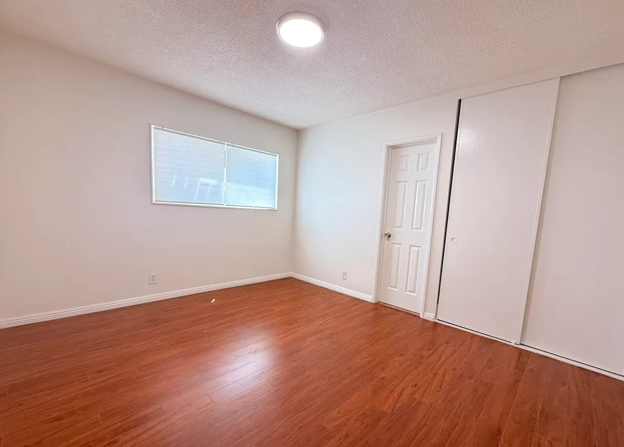 한인타운 3 beds, 3 bath APT rent
					아파트
					Los Angeles's preview 2