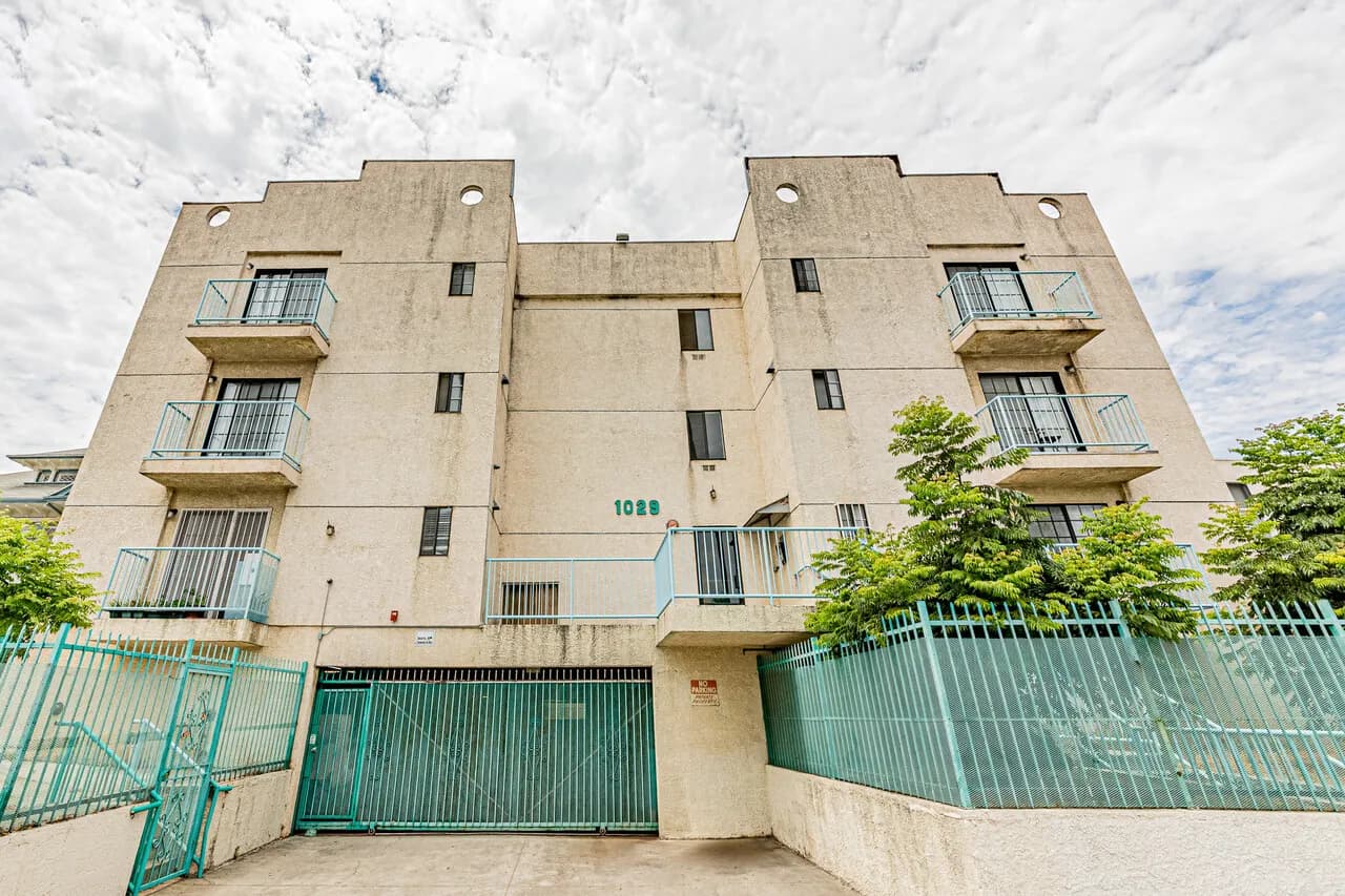 한타 완전 NEW 리모델링 넓은 2bd+2ba+2파킹 ($2450)
					아파트
					Los Angeles's preview 0