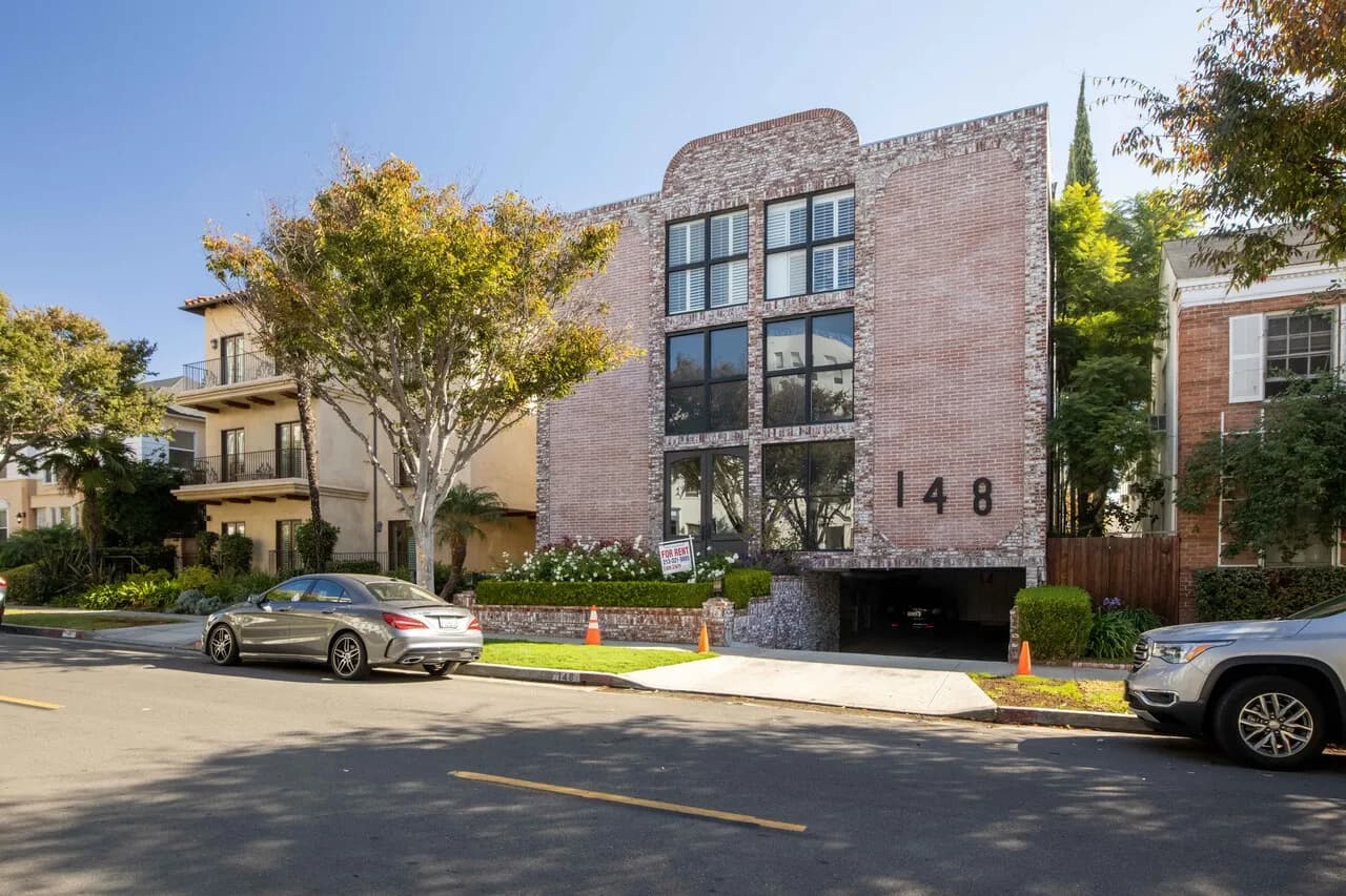 베버리힐즈) 완전 리모델링 넓은 타운홈구조 3BD+2BA 1930SF
					콘도
					Los Angeles's preview 0