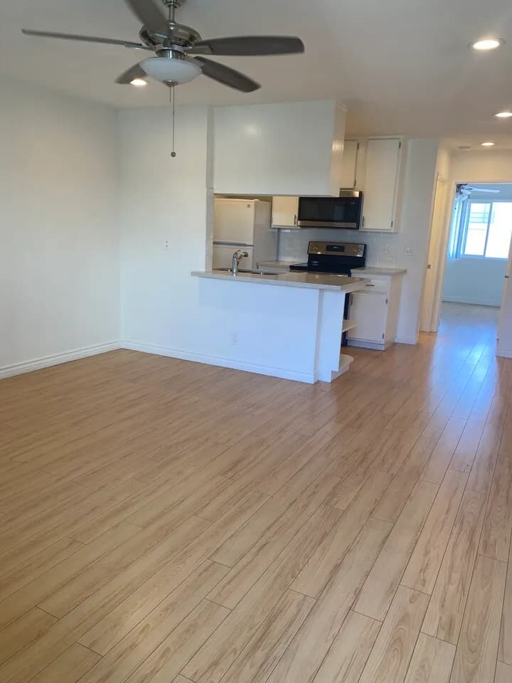 마당몰 인근 깨끗하고 조용한 1/1/1 아파트 $1,950
					아파트
					Los Angeles's preview 0