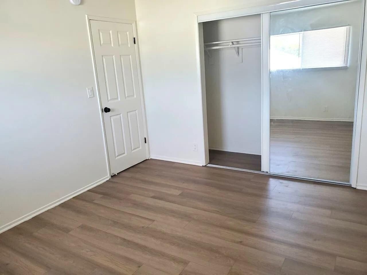 한타인근 2Bd + 1Ba + 2Pk (18th & Gramercy)
					2 Bed
					Los Angeles's preview 1