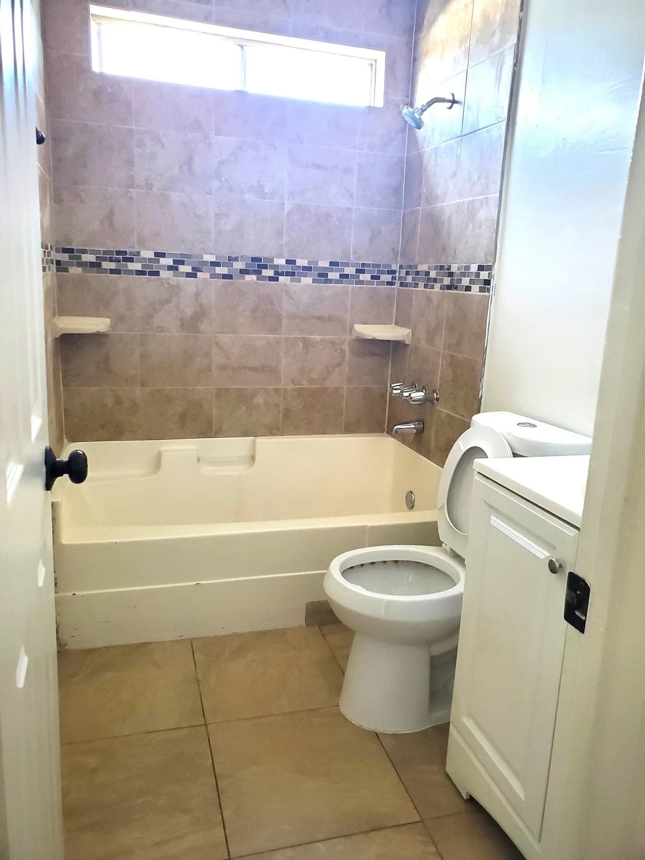 한타인근 2Bd + 1Ba + 2Pk (18th & Gramercy)
					2 Bed
					Los Angeles's preview 2