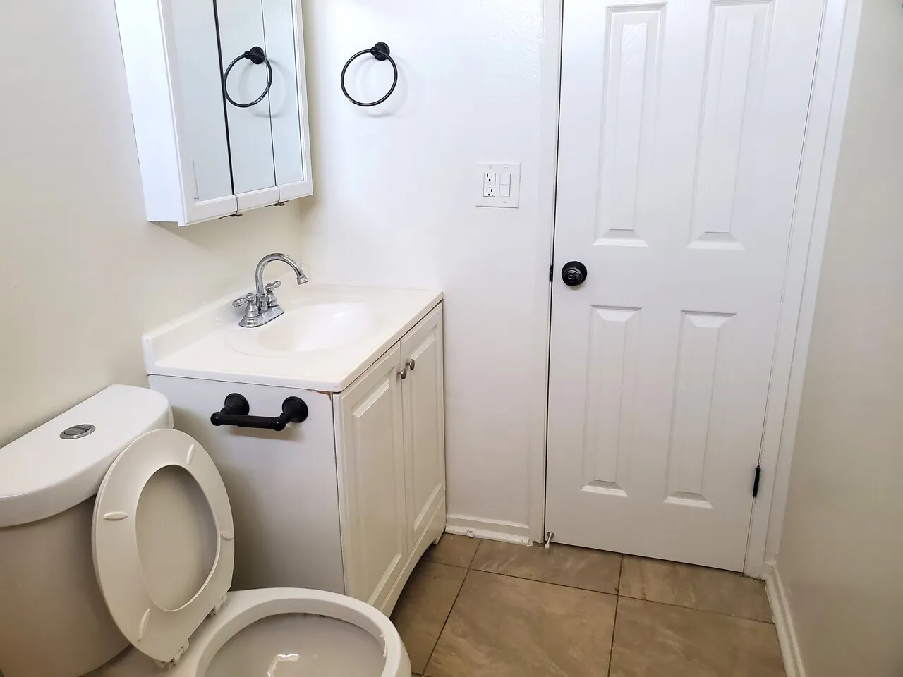 한타인근 2Bd + 1Ba + 2Pk (18th & Gramercy)
					2 Bed
					Los Angeles's preview 3