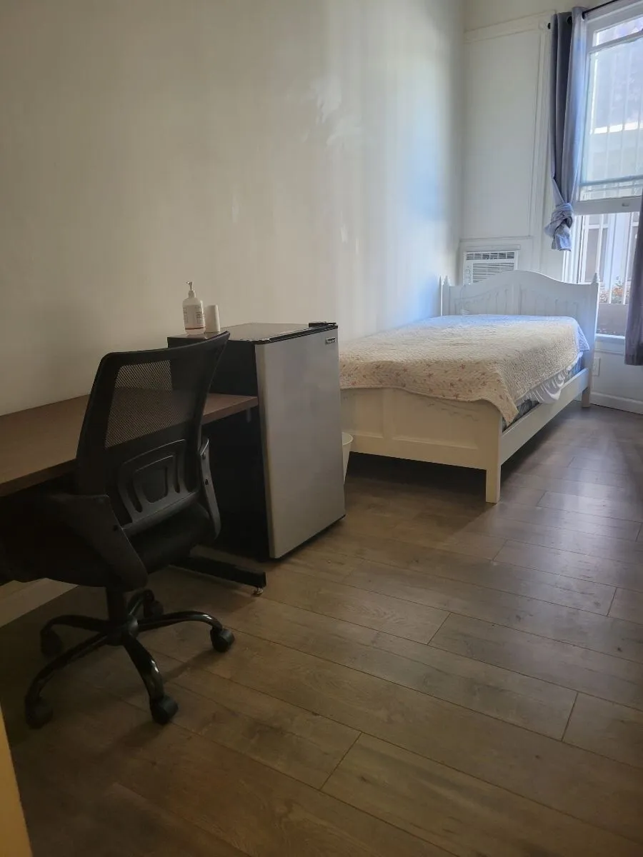 Los Angeles 한인타운 인근 (좋은 위치) BEST 하숙집 입니다... (단기 / 장기) 하숙 방 BEST Rent 가능합니다.!
					하숙/민박
					Los Angeles, Ca / Usa's preview 1