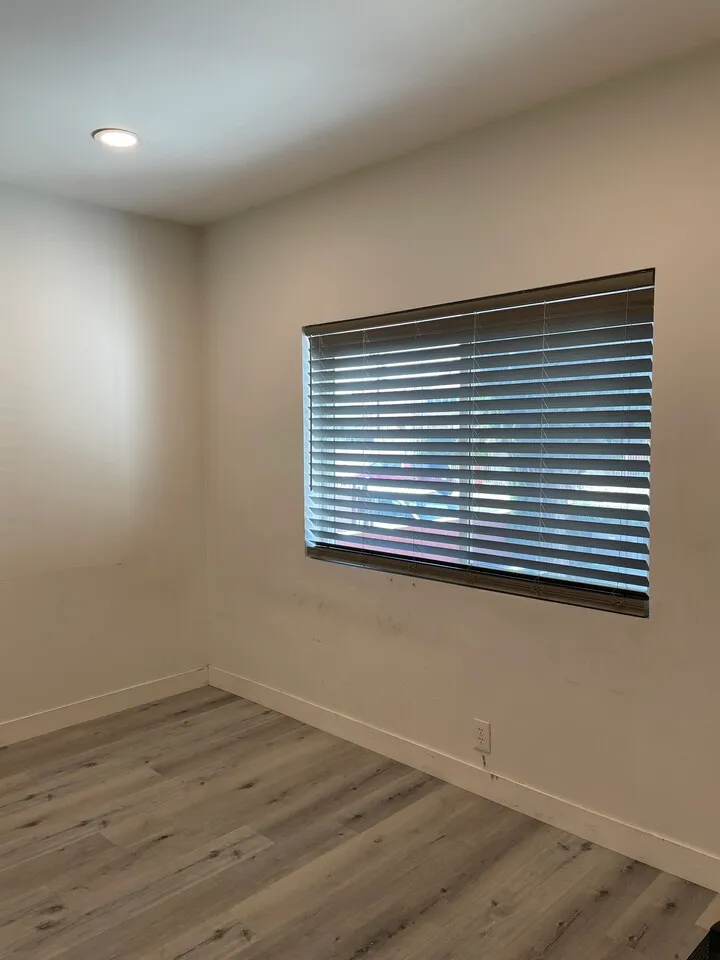 Private Room in SFR House by USC
					룸메이트
					Los Angeles's preview 2
