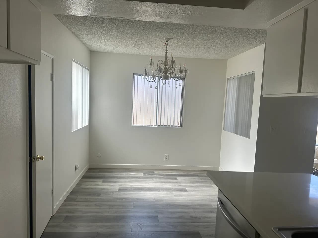 한타 3BD+2BA+2 Parking, 아파트
					아파트
					Los Angeles's preview 1