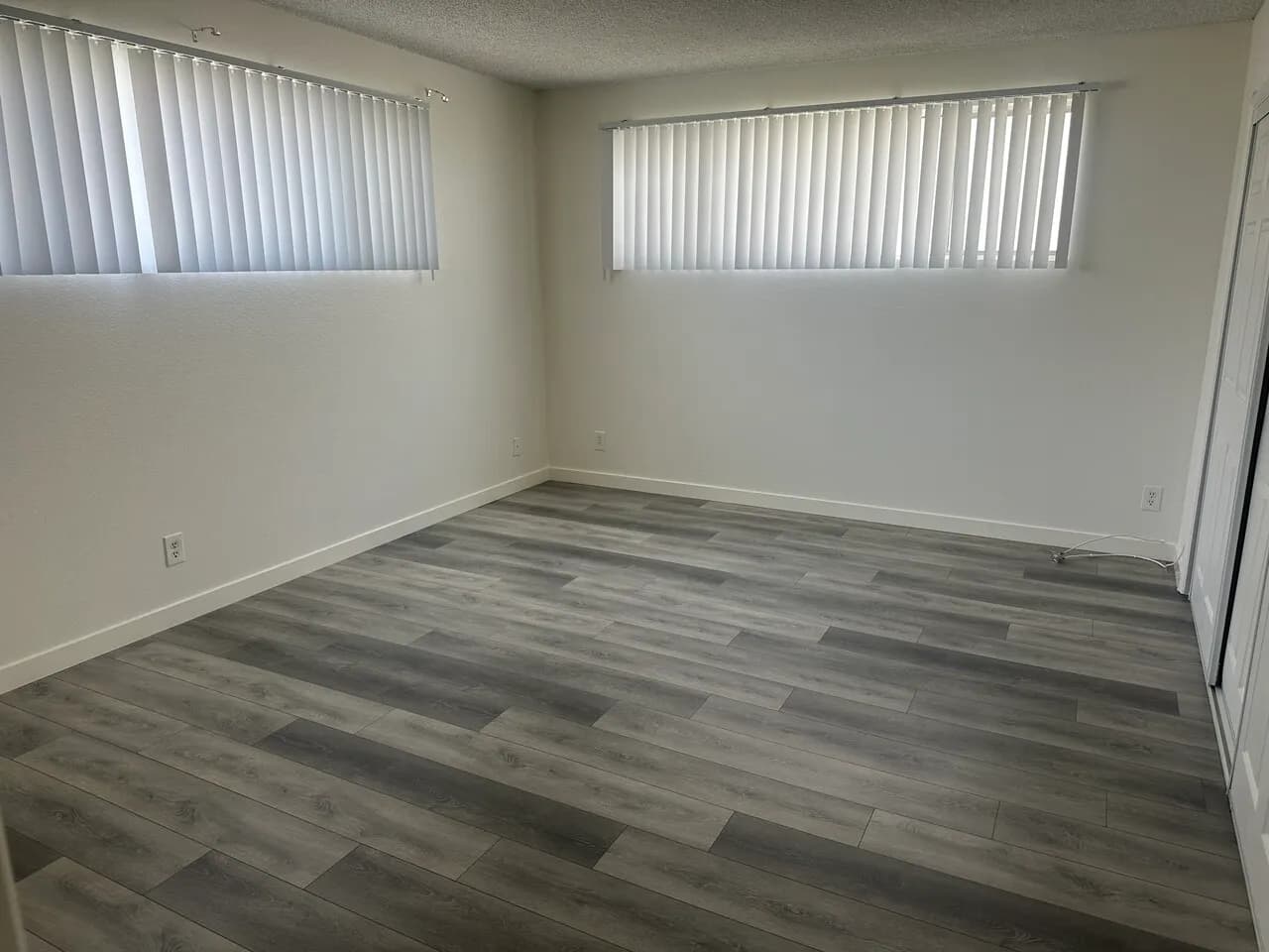 한타 3BD+2BA+2 Parking, 아파트
					아파트
					Los Angeles's preview 2
