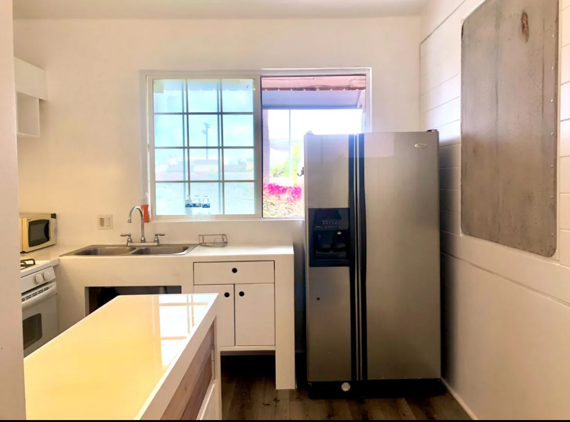 LA 한인타운 넓은 1 Bed + 1 Bath 하우스  (Los Angeles Koreatown 1 Bed + 1 Bath)
					1 Bed
					Los Angeles's preview 2