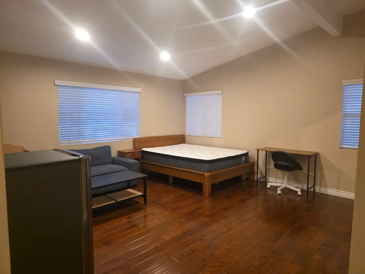 위치좋은 부에나팍 마스터베드룸 1 화1
					1 Bed
					Buena Park's preview 0