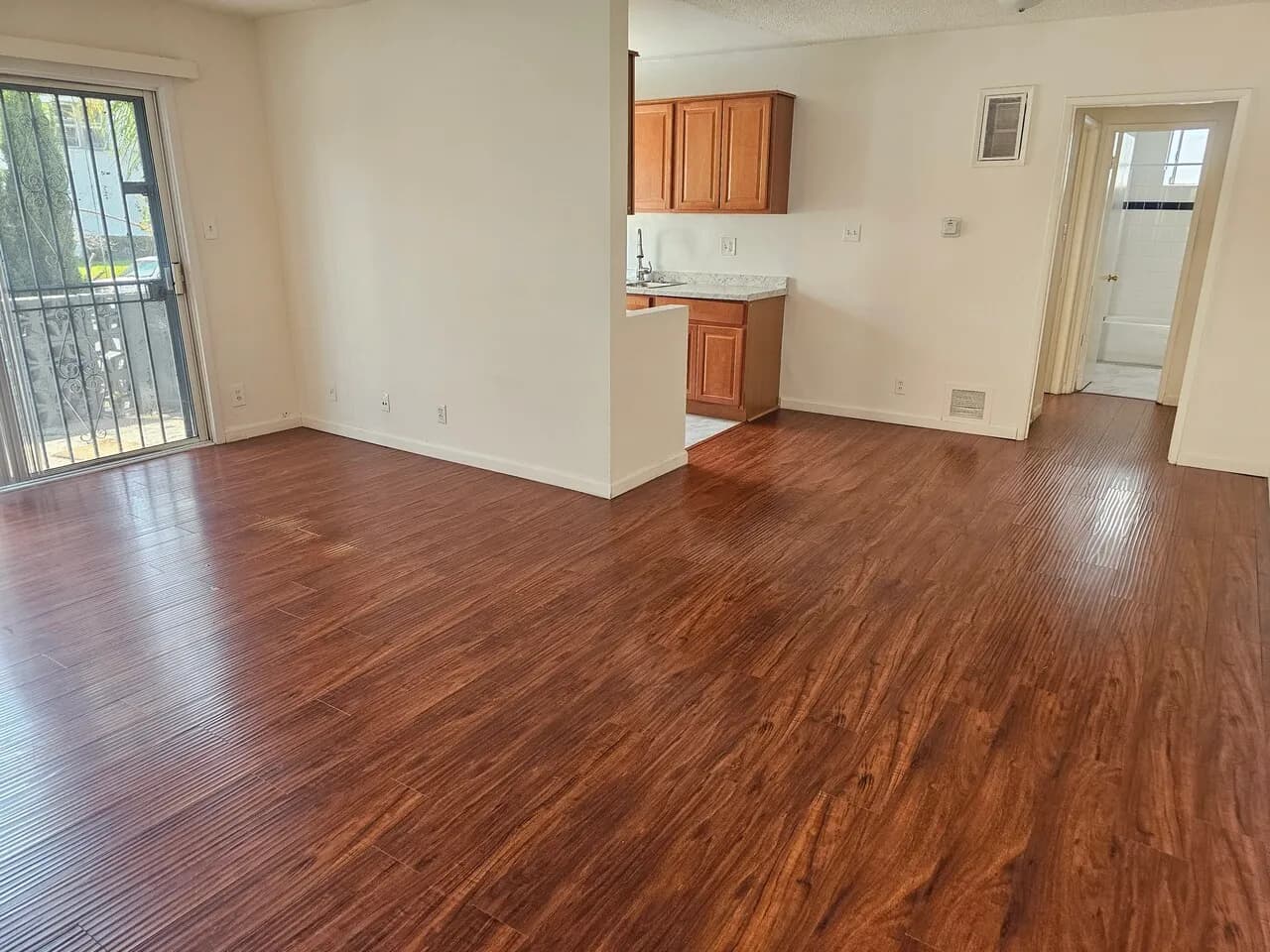 421 S. Manhattan Pl 1bed 1bath
					아파트
					Los Angeles's preview 0