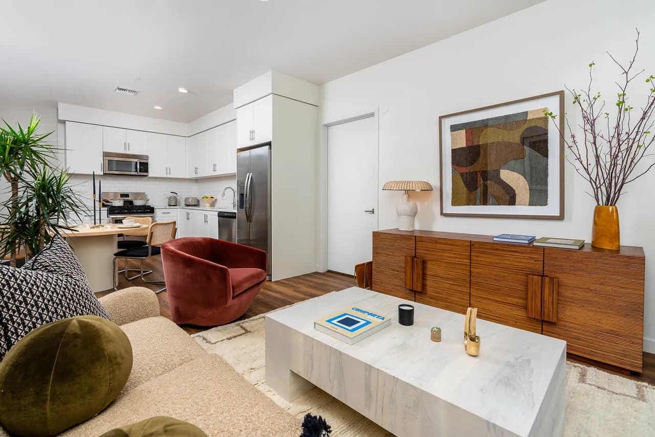 한타신축8가+페도라 1br1ba+발코니 870sf NO소셜유학생OK
					1 Bed
					Los Angeles's preview 2