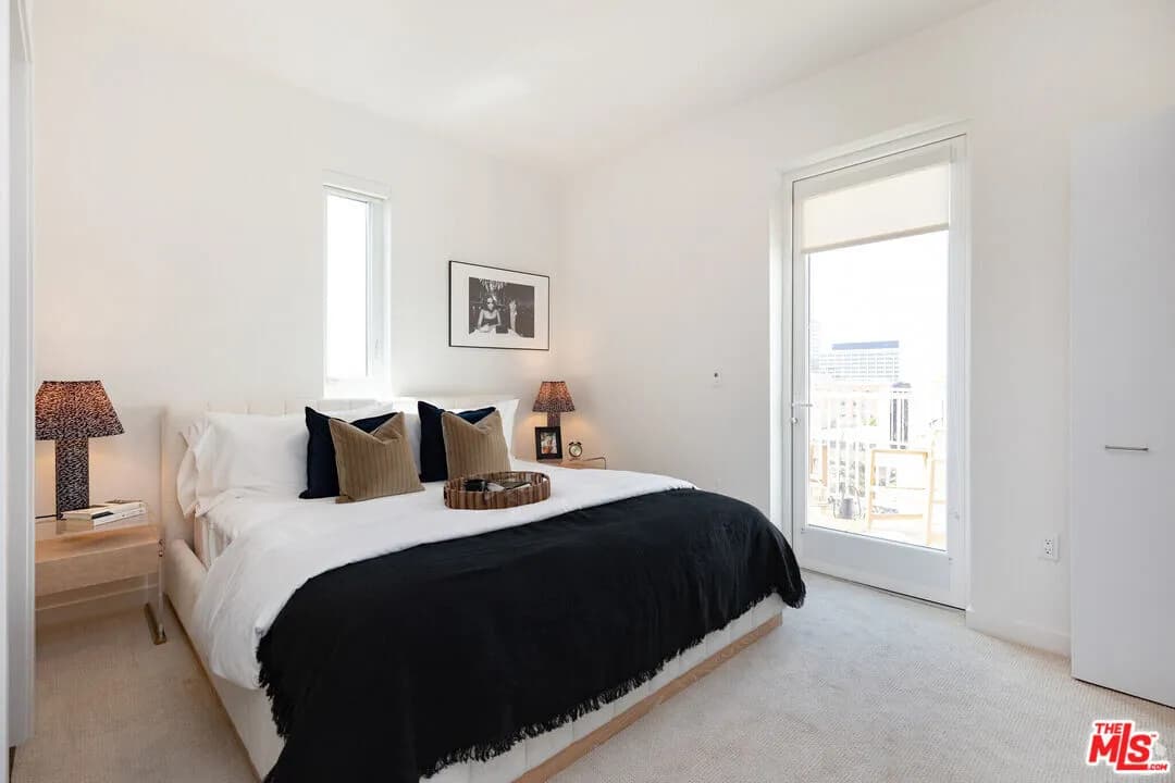 한타신축8가+페도라 1br1ba+발코니 870sf NO소셜유학생OK
					1 Bed
					Los Angeles's preview 3