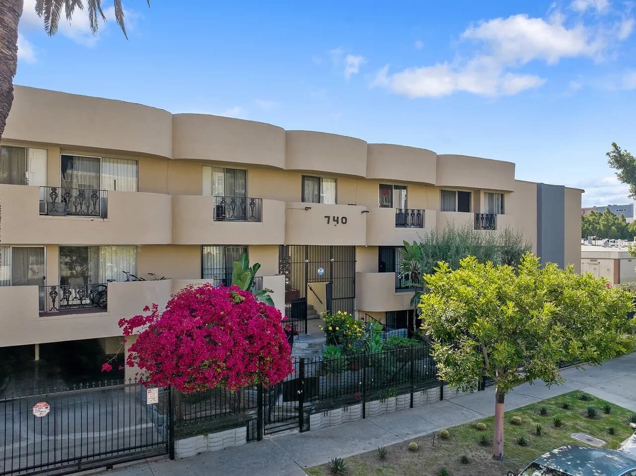 교통편리하고 안전한 한인타운 2BD + 2PK + 1BA 월 2,000불
					2 Bed
					Los Angeles's preview 0