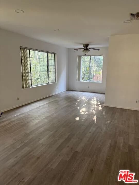 3가학군에 위치한 아파트입니다. (2bed,2bath) 복층 구조
					아파트
					Los Angeles's preview 1