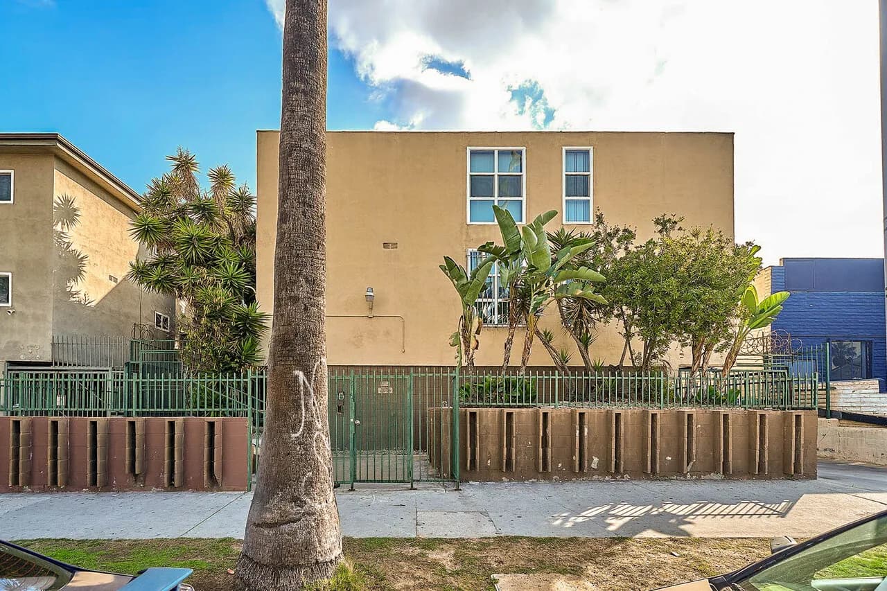 한인타운 , 환하고 밝은 큰 방1 화1, 파킹1, $1650,
					1 Bed
					Los Angeles's preview 0