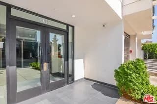 한인타운 방3,화3 $3900
					3 Bed
					Los Angeles's preview 0