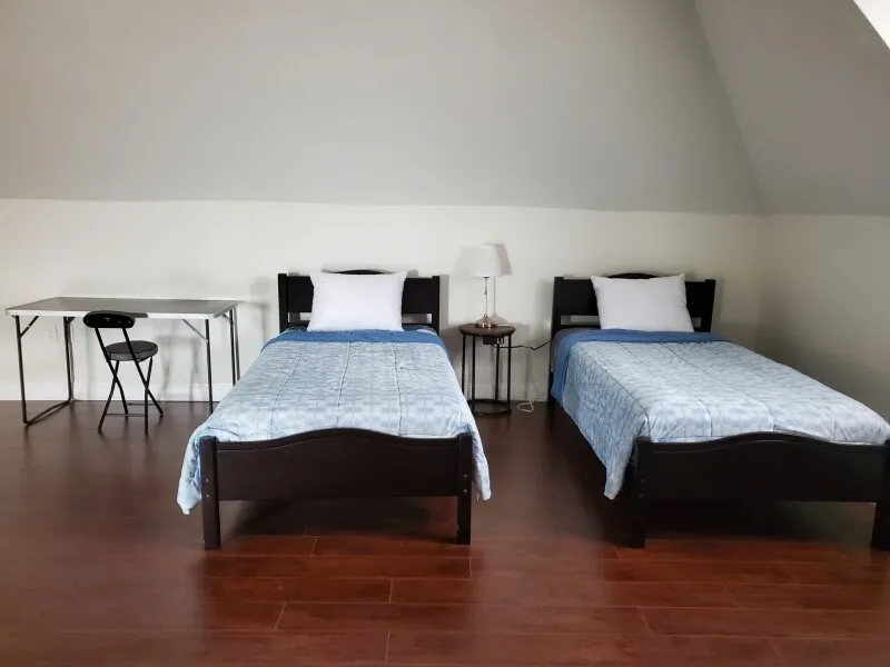 우리집의 제일 높은 곳, 운동장만한 로프트
					1 Bed
					Koreatown's preview 1