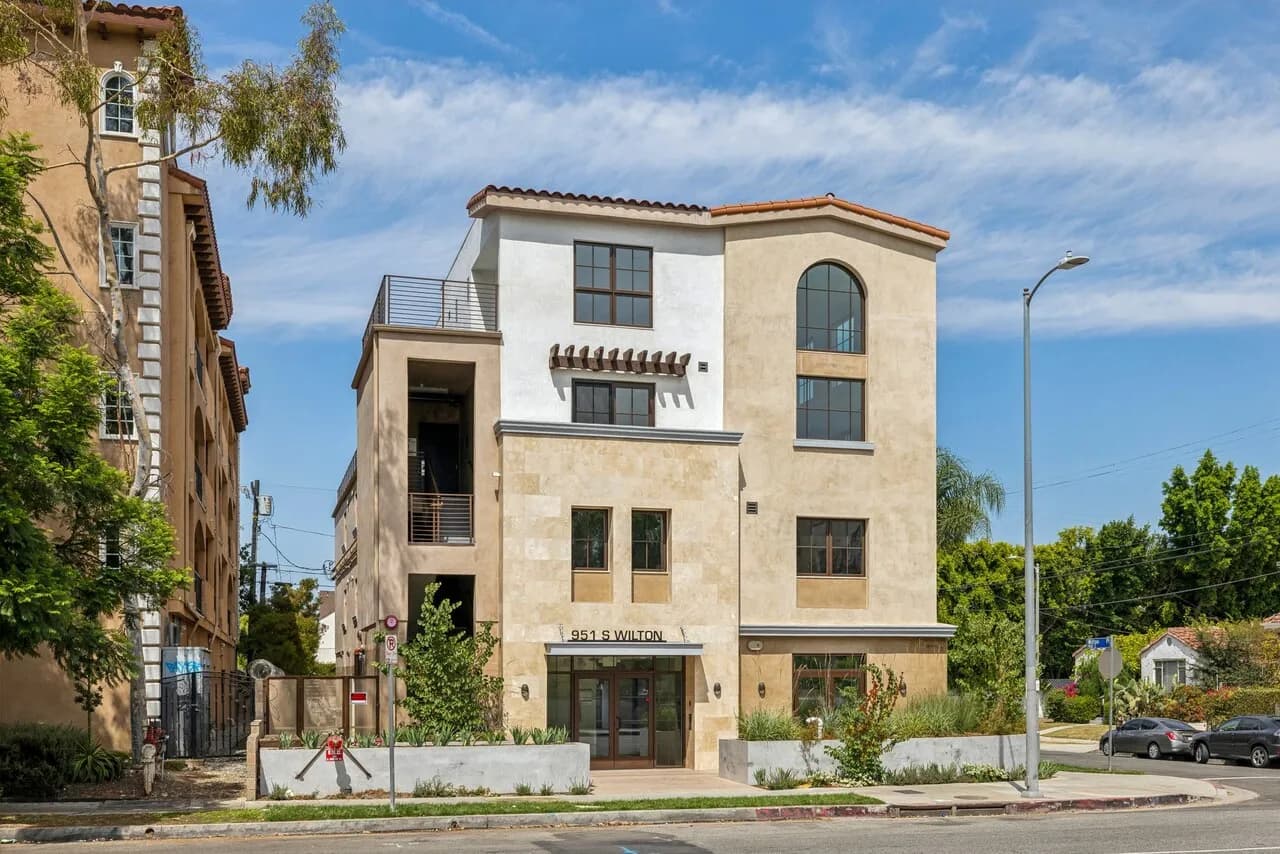 행콕팍 새로 지은 New 아파트 - 2BED 
					아파트
					Los Angeles's preview 0