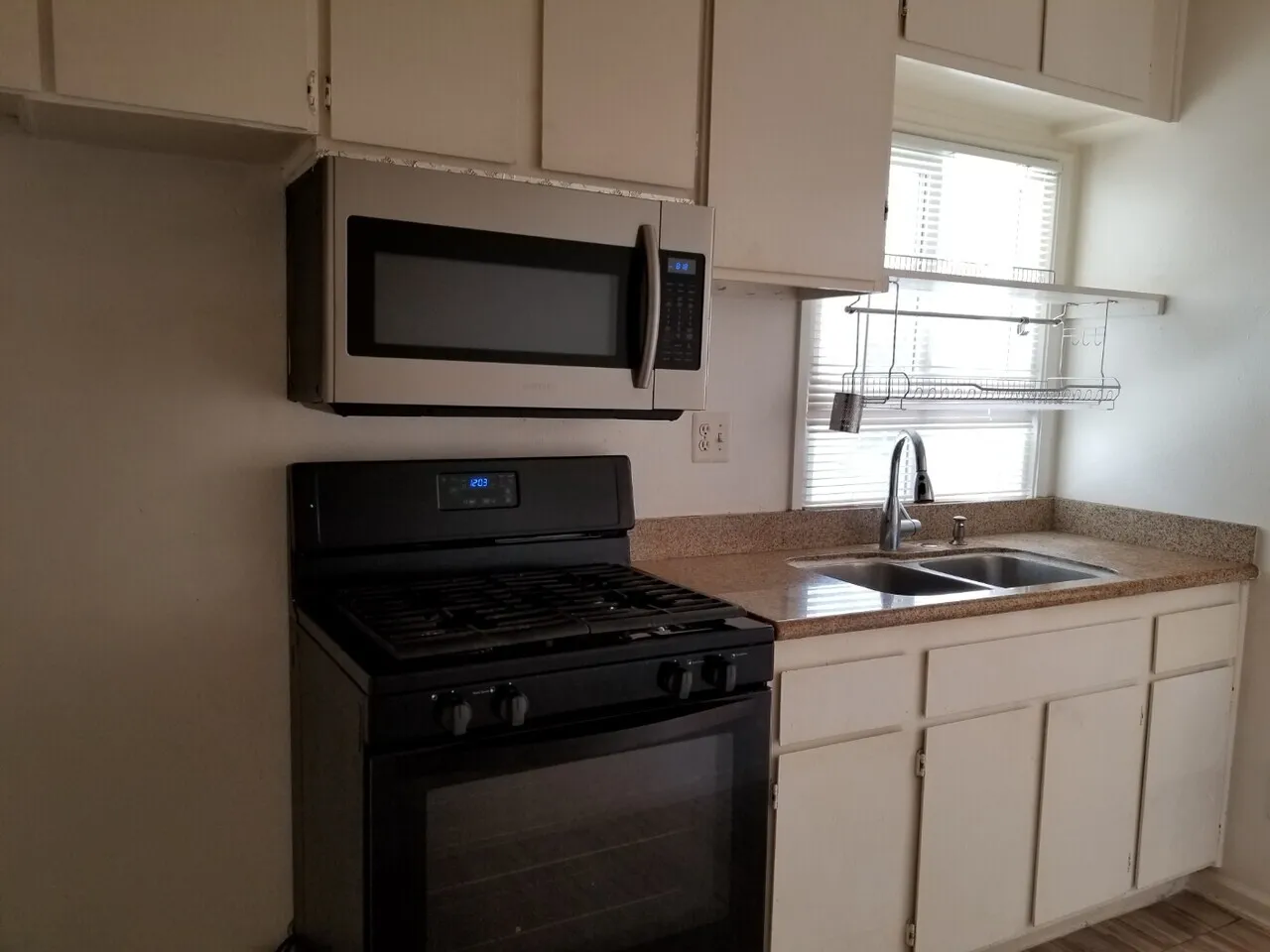 Room for Rent Gardena
					2 Bed
					Gardena's preview 0