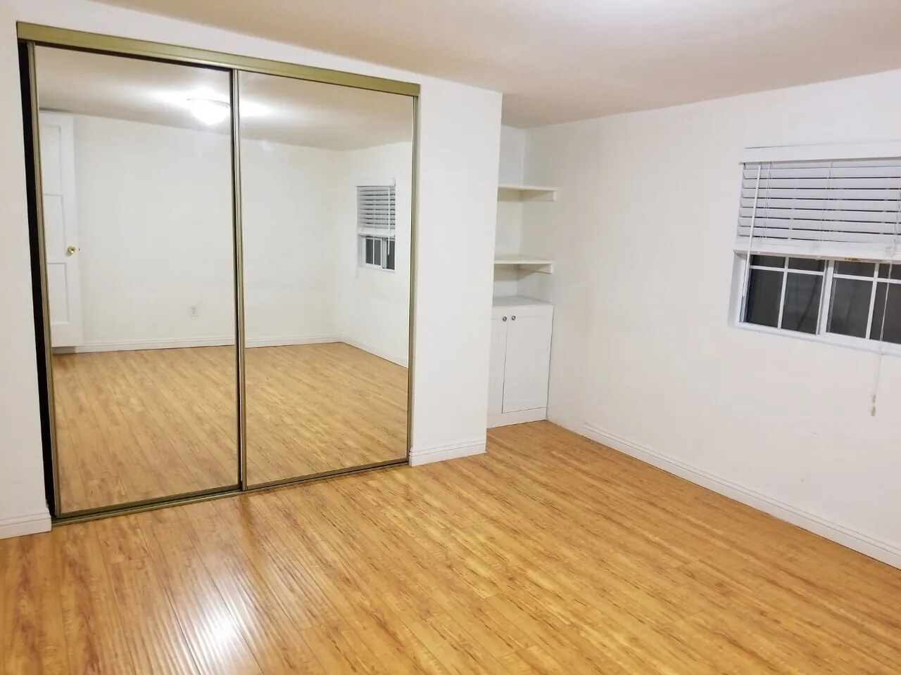 Room for Rent Gardena
					2 Bed
					Gardena's preview 1