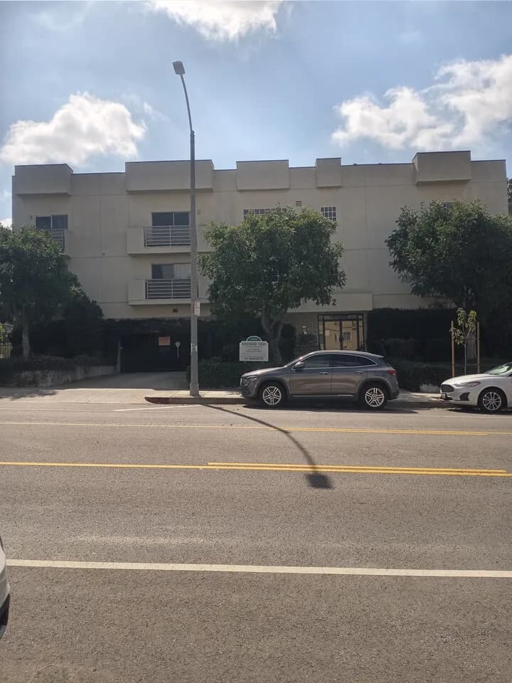 4142 Rosewood 2bed +2bath
					아파트
					LA's preview 0
