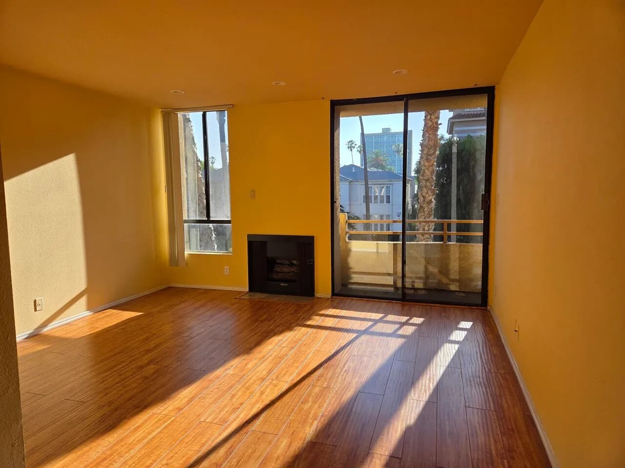 2bed+2bath+2parking
					아파트
					Los  Angeles's preview 1