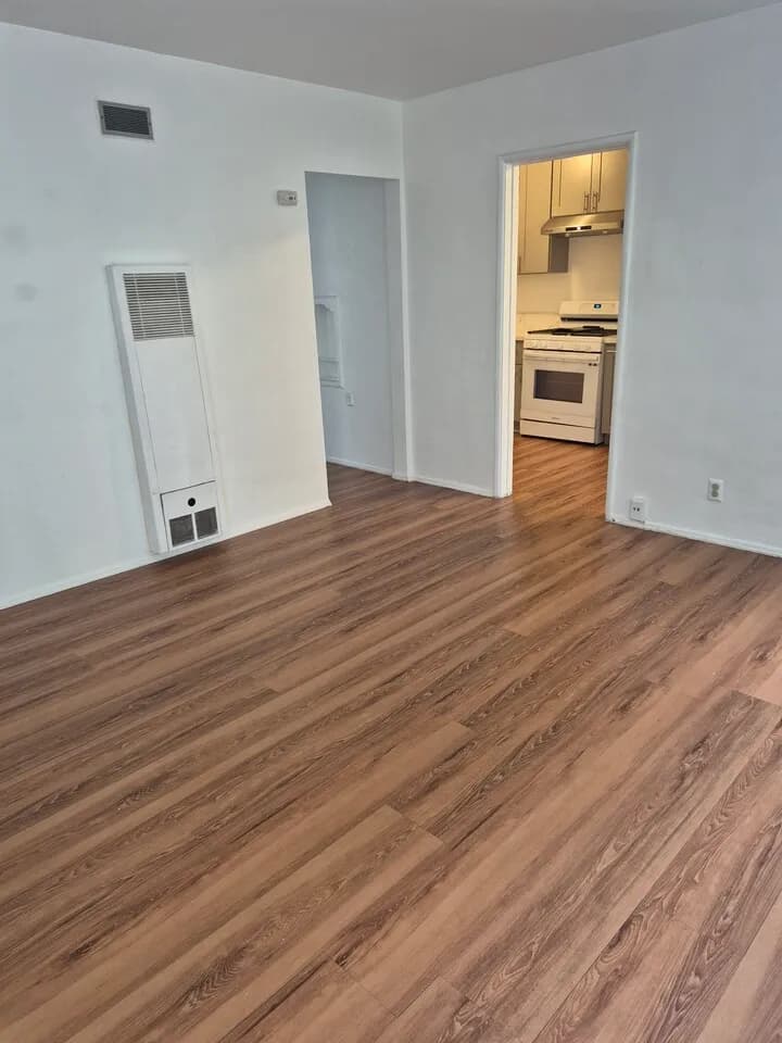 생활하기 편리한 시설과 위치
					1 Bed
					Los Angeles's preview 0