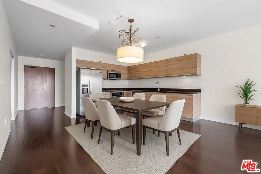 한인타운 마당몰 앞 고층 최고급 콘도 2Beds/2Baths/2Parking
					콘도
					한타koreatown's preview 1