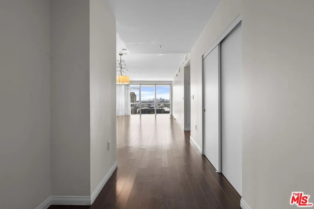 한인타운 마당몰 앞 고층 최고급 콘도 2Beds/2Baths/2Parking
					콘도
					한타koreatown's preview 2