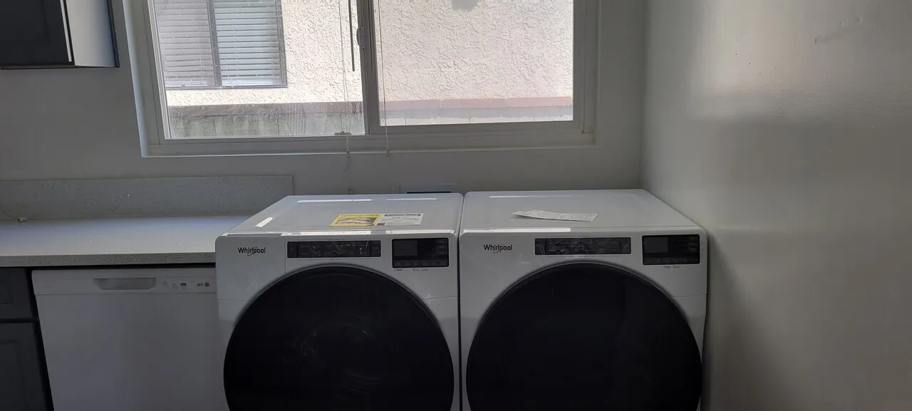 Glendale 3 beds and 3 Bath town house for lease
					타운하우스
					Glendale's preview 1