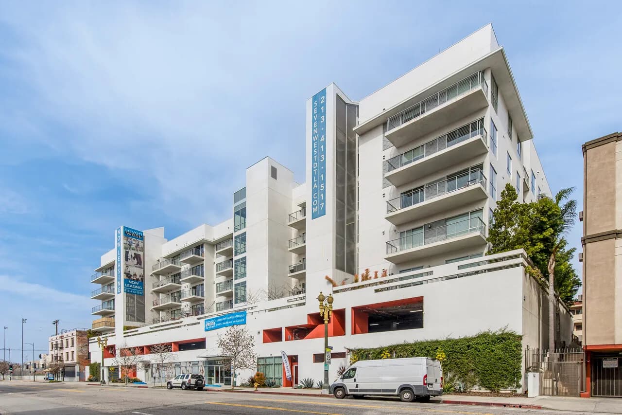 한타DTLA신규8/10입주 1br+발코니 6주+파킹Free EV파킹OK
					1 Bed
					Los Angeles's preview 0