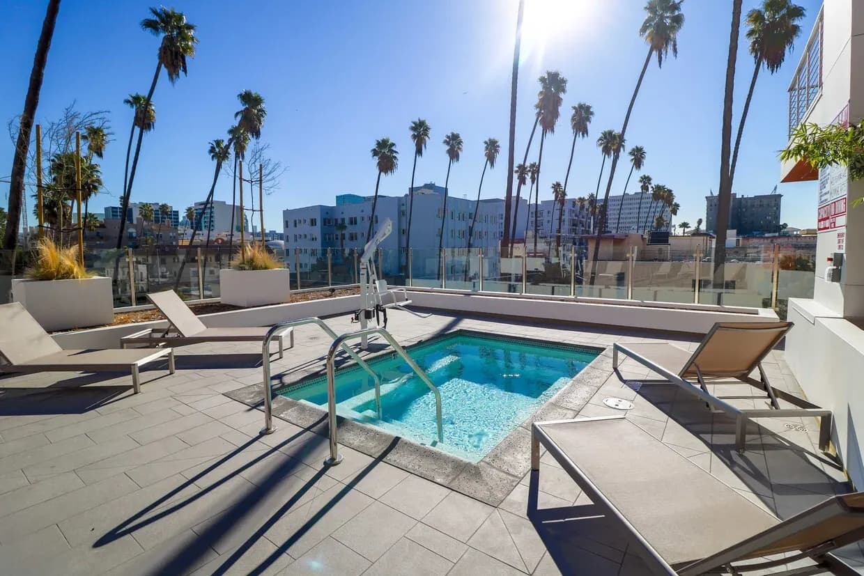 한타신규8/29입주1br+발코니900sf 6주+1파킹FreeEV차지OK
					1 Bed
					Los Angeles's preview 0