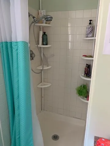 private room available now for a female roommate
					룸메이트
					Cerritos's preview 3