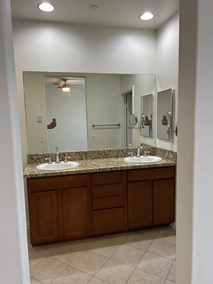 게이트 커뮤니티 콘도 Master Bed room 렌트 합니다
					룸메이트
					Santa Fe Springs /  Norwalk's preview 2