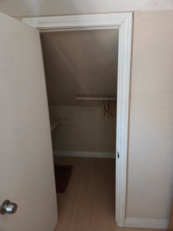 방 $1100 불에 렌트 합니다
					1 Bed
					Los Angeles's preview 1