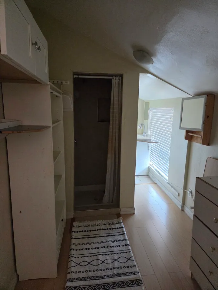 방 $1100 불에 렌트 합니다
					1 Bed
					Los Angeles's preview 3