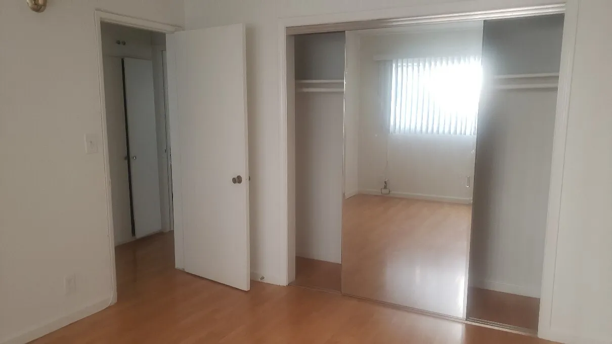 한인타운 렌트 2베드 , 2베스 , 1 파킹
					2 Bed
					Los Angeles's preview 1