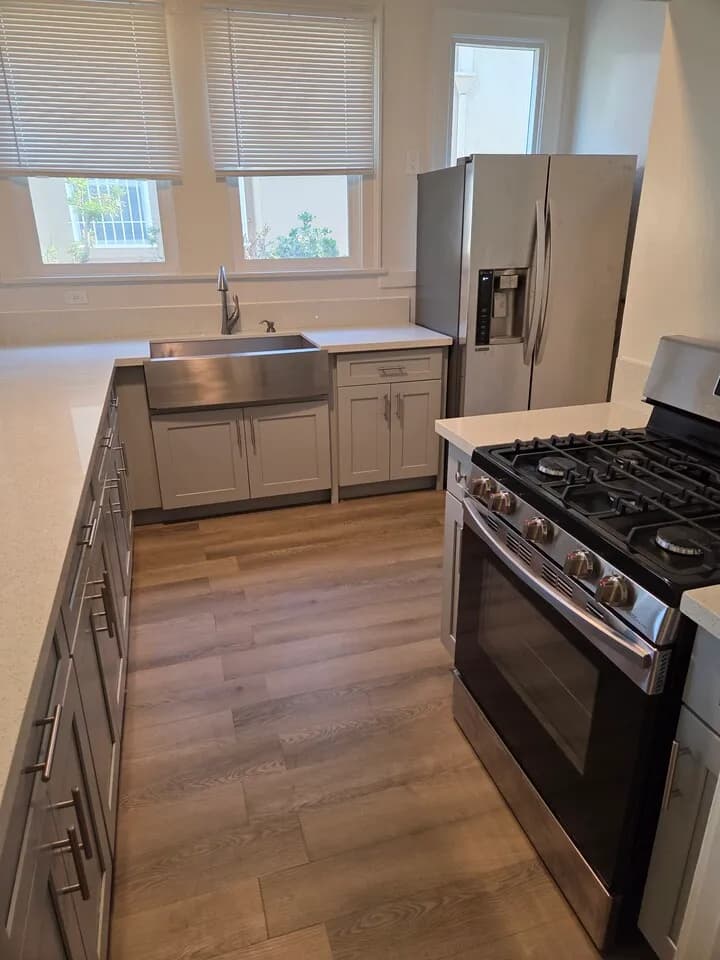2bed 1bath
					2 Bed
					Los Angeles's preview 2