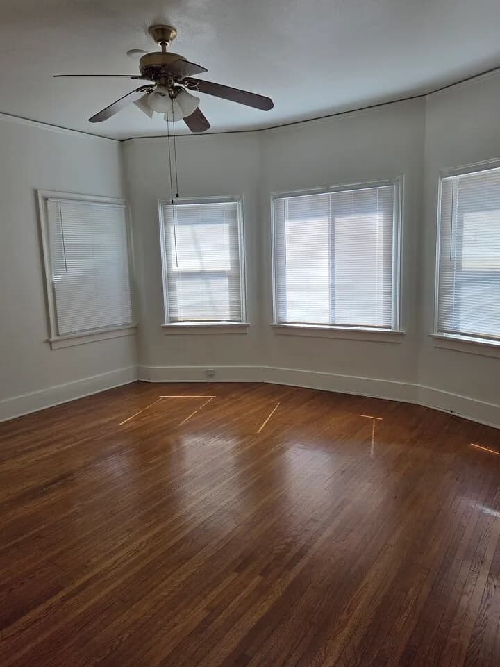 2bed 1bath
					2 Bed
					Los Angeles's preview 3