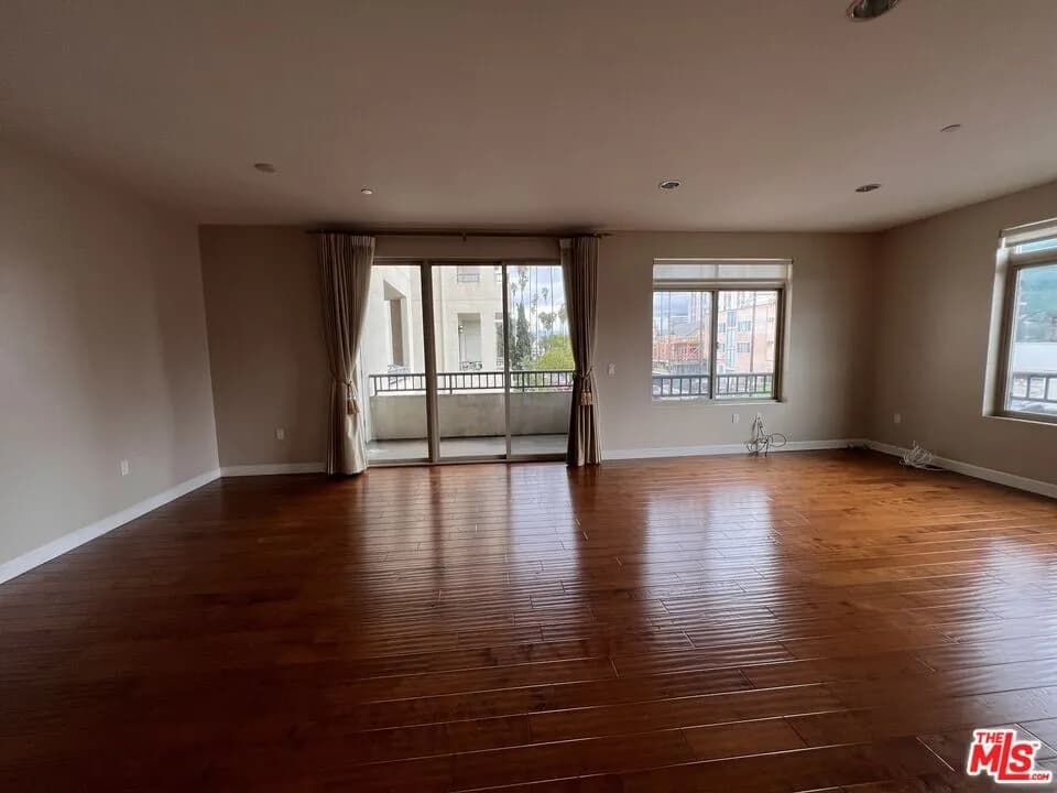 한인타운 콘도 방3+ 화3
					3 Bed
					Los Angeles's preview 1