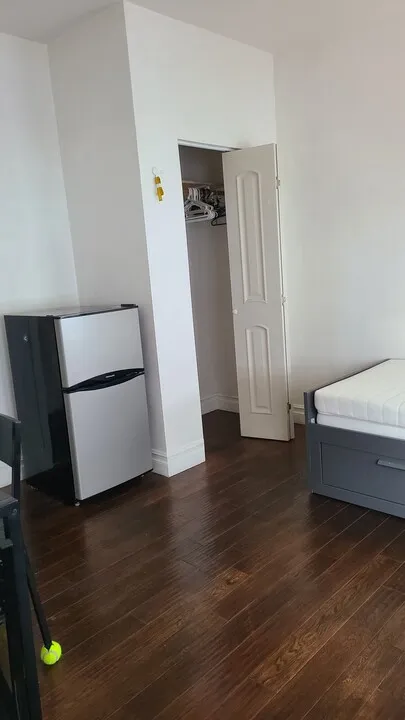 LA 한인 타운 HOUSE ROOM RENT
					하우스
					Los Angeles's preview 0
