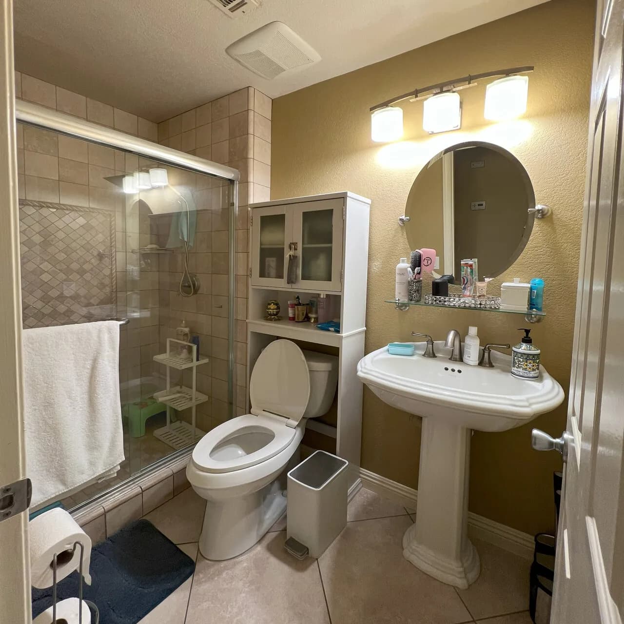 Diamond Bar / Rowland Heights / Walnut 1Bath 1Bed
					하숙/민박
					Diamond Bar's preview 1