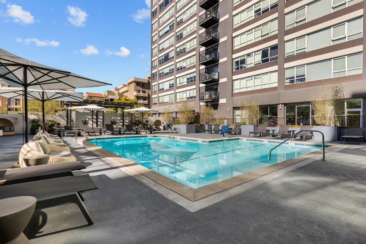 한타7가Hi-Rise 1br1ba+815sf+1달FreeNO소셜유학생OK
					1 Bed
					Los Angeles's preview 0