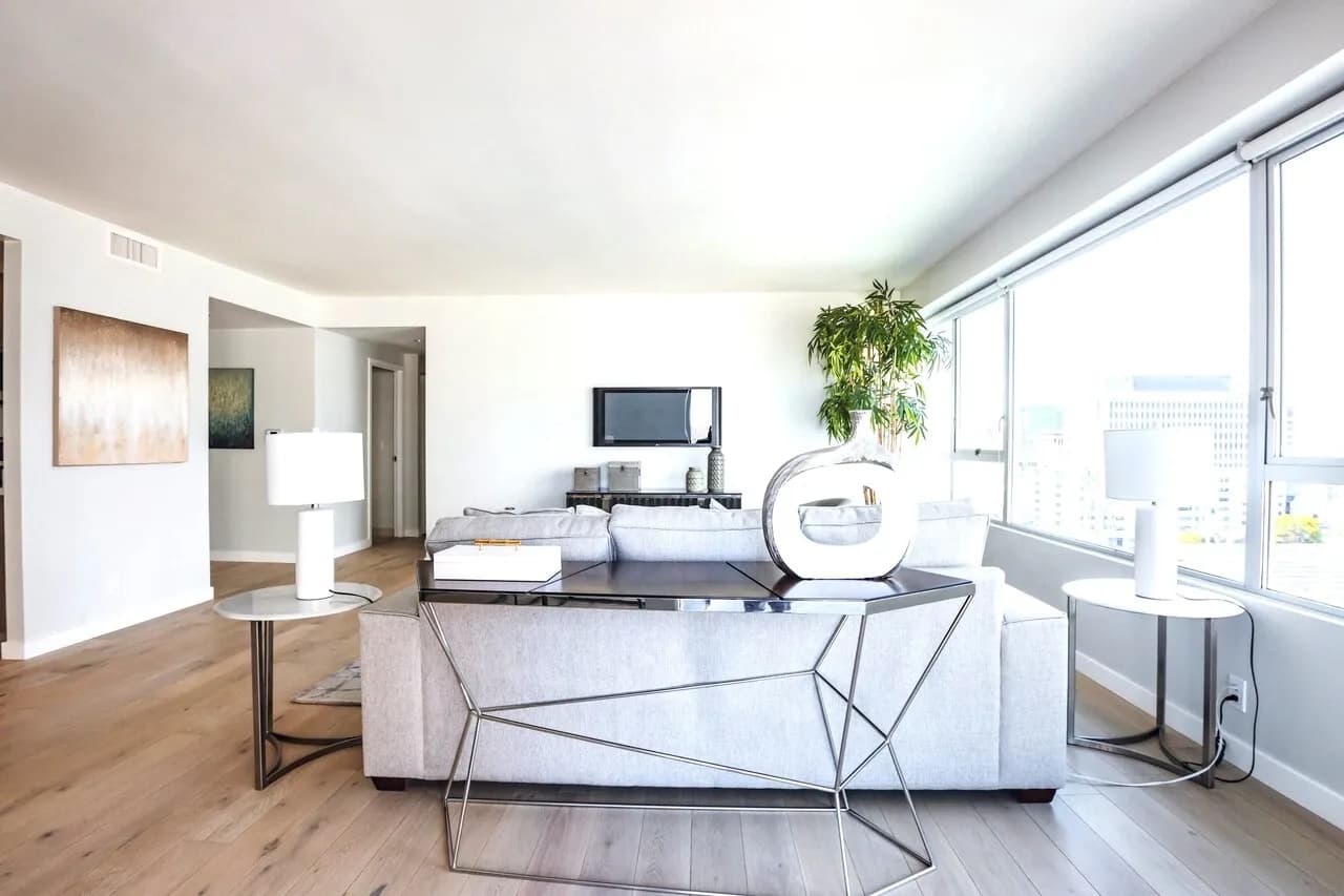 한타7가Hi-Rise 1br1ba+815sf+1달FreeNO소셜유학생OK
					1 Bed
					Los Angeles's preview 2